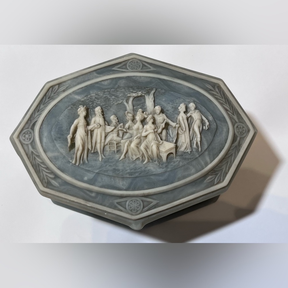 Incolay Studios Stone Music Box Cameo Relief 18th Century Garden Party Reuge (M)